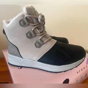 Women’s Winter Boots NIB $34
Size 9